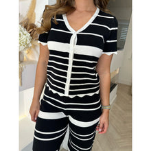 Black & White Stripe Scallop Edge Lounge Set